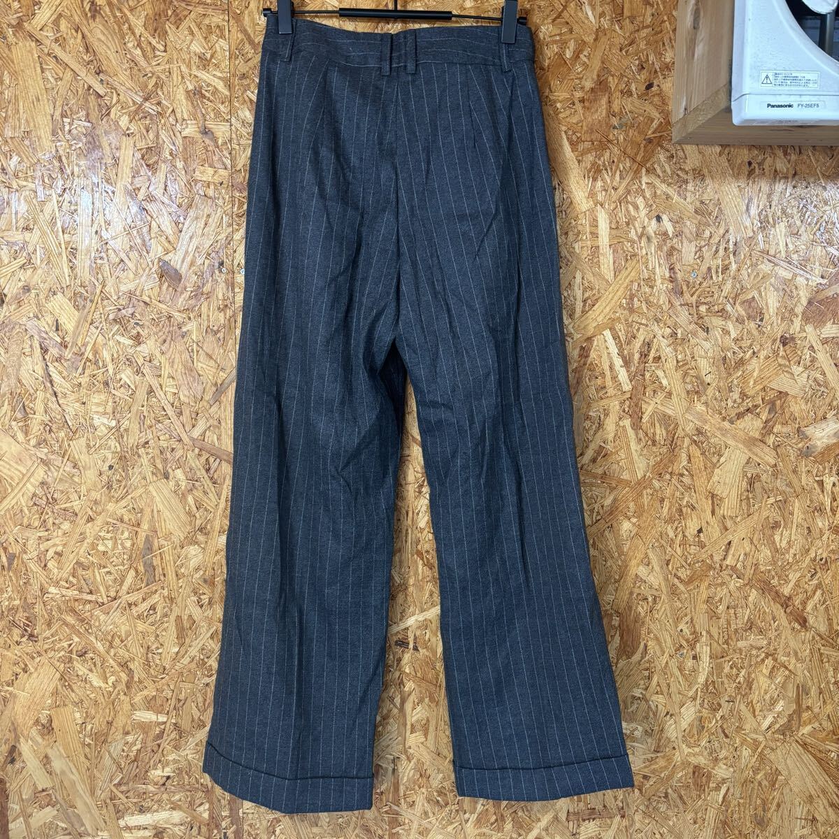 未使用　GU パンツ ストライプ タックワイドパンツ グレー レディース　Mサイズ　ボトムス　5001_画像4