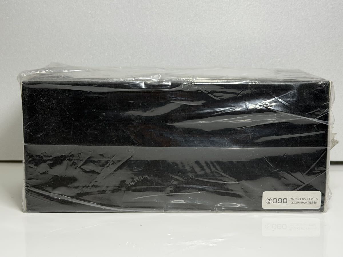 トヨタ ランドクルーザー 300 プレシャスホワイトパール 新型 1/30 新品未開封 カラーサンプル ミニカー_画像4