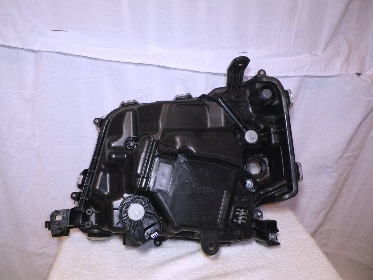 Z09 美品 ステー破損ナシ LED 打刻エR ハイゼット アトレー S700V S700W 右ヘッドライト 右ライト A011 81110-B5210 81130-B5190_画像3