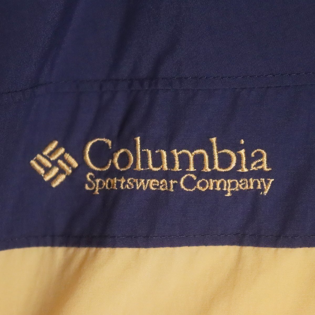 X9R/R6.17-3 Columbia コロンビア マウンテンパーカー ジップアップ ライトウェイトジャケット アウトドア M アメリカ古着_画像3