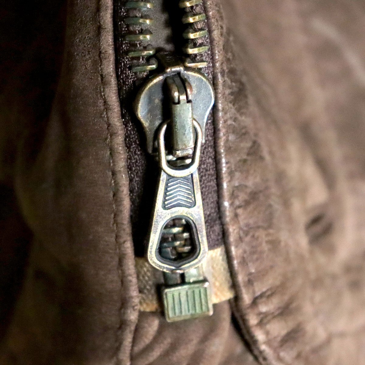 Y5R/D9.24-3　イタリア製　metropolitan　レザーブルゾン　本革　ボンバージャケット　収納フード　中綿　革ジャン　50　ユーロ古着_画像5