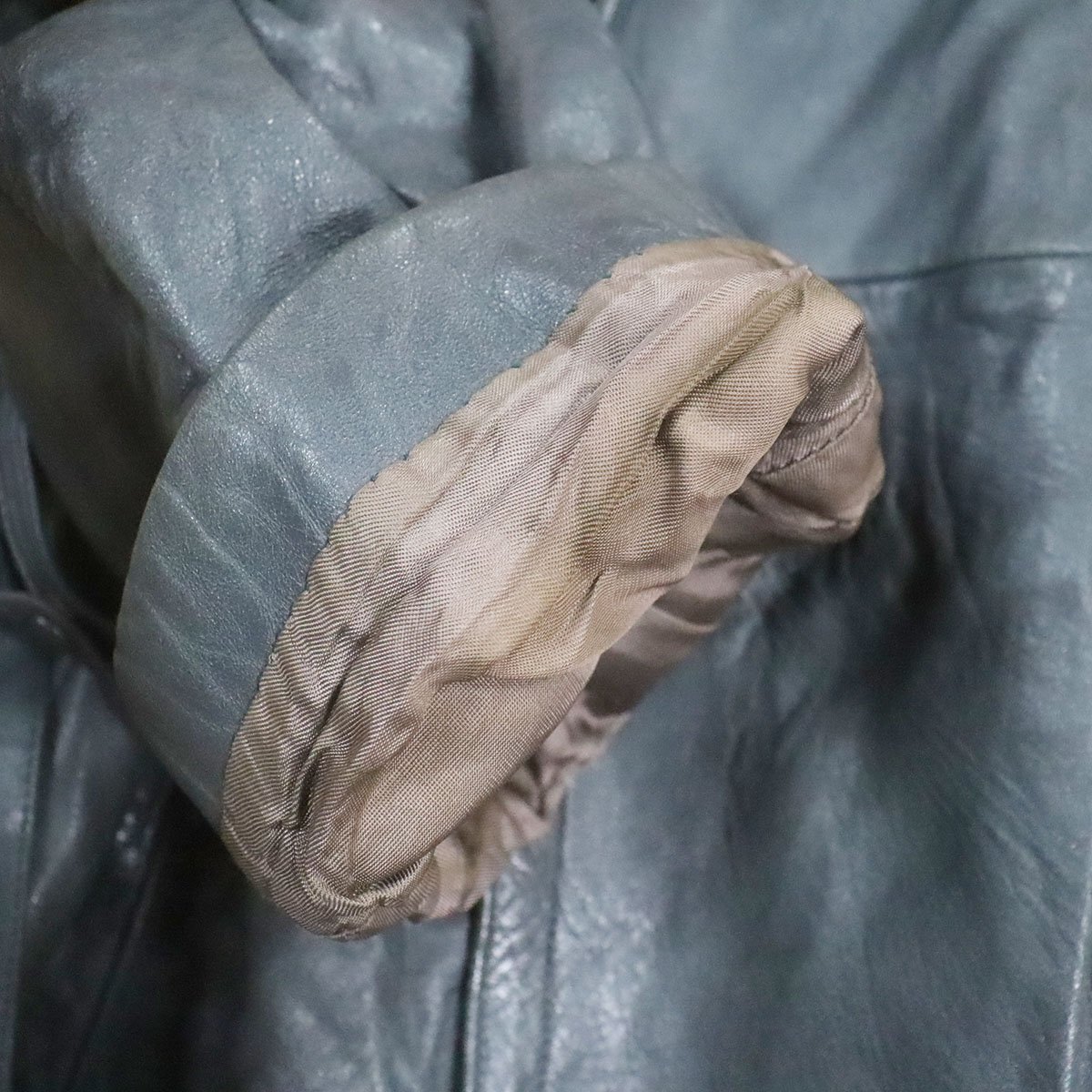 D10O/O9.25-3 ユーロヴィンテージ ドイツ製 レザーモーターサイクルコート 本革 革コート 皮コート レザーコート メンズ グレー系_画像5