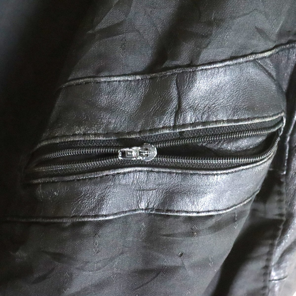 ?1R/O8.28-7　ユーロ古着　レザージャケット　本革　レザーブルゾン　ミリタリージャケット　革ジャン　皮ジャン　切り替え　ブラック_画像8