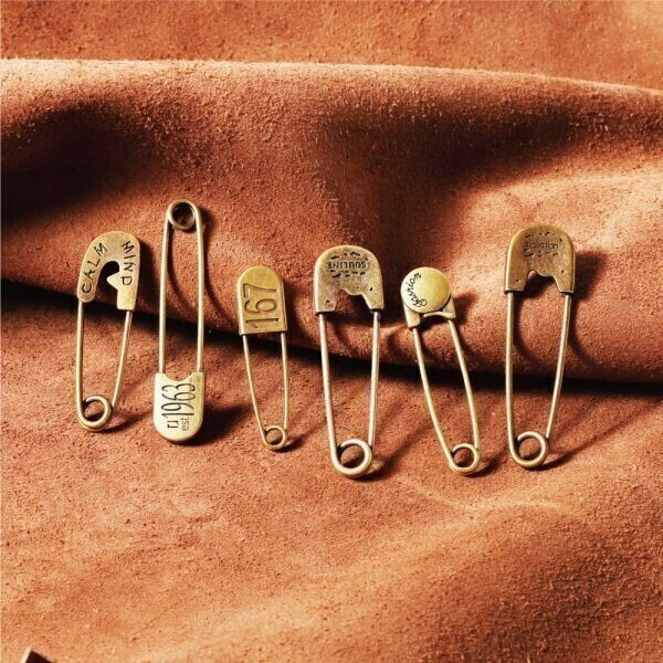 真鍮 BRASS ランドリーピン ６個セット 安全ピン 燻し加工 ヴィンテージ レプリカ ブローチ キーホルダー キーフック キーチェーン DIY_画像2