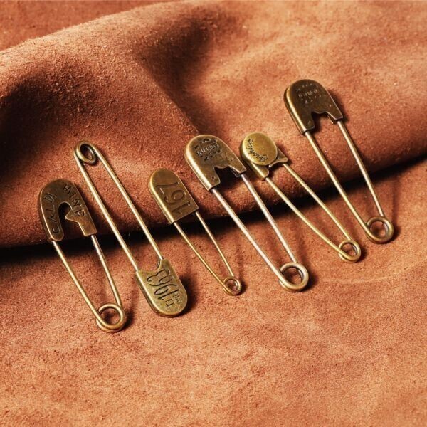 真鍮 BRASS ランドリーピン ６個セット 安全ピン 燻し加工 ヴィンテージ レプリカ ブローチ キーホルダー キーフック キーチェーン DIY_画像3