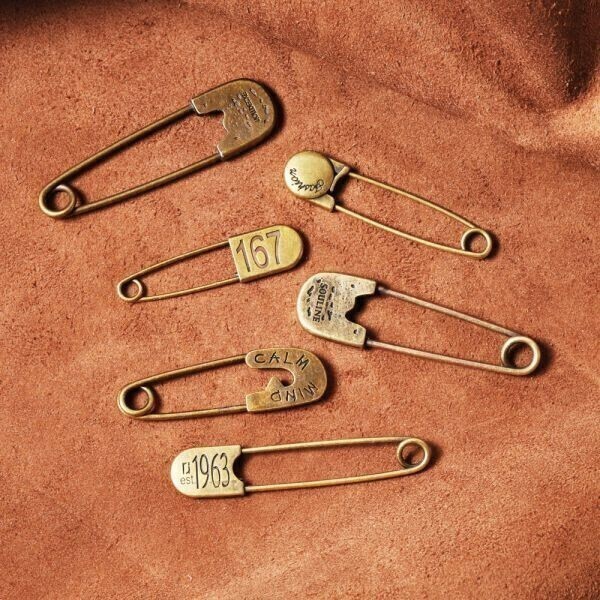 真鍮 BRASS ランドリーピン ６個セット 安全ピン 燻し加工 ヴィンテージ レプリカ ブローチ キーホルダー キーフック キーチェーン DIY_画像4