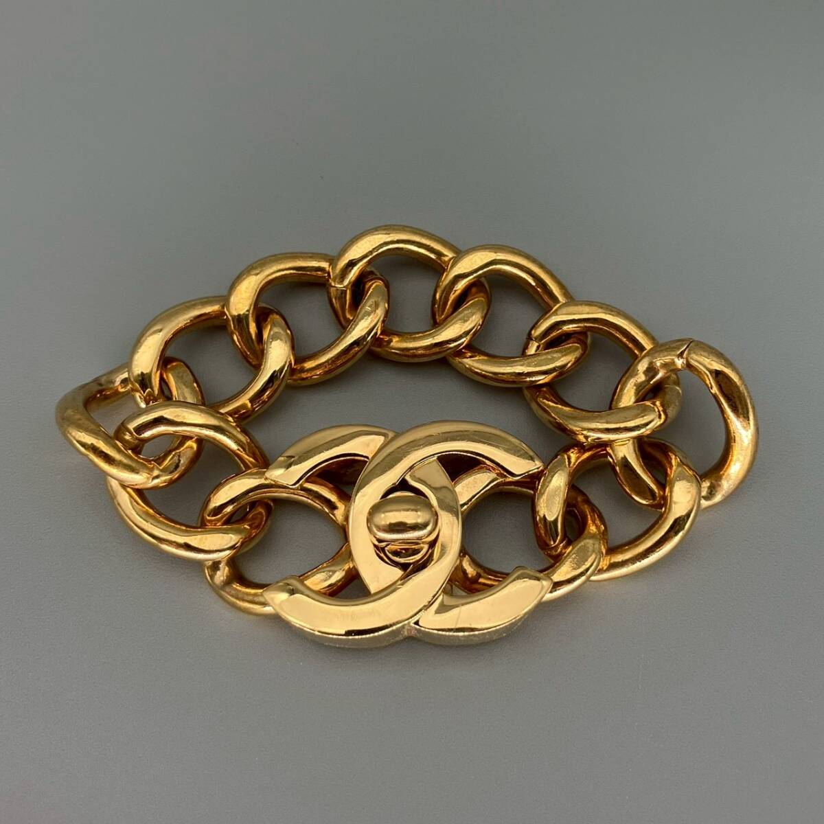 CHANEL (シャネル) ヴィンテージ ココマーク ターンロック ゴールド ブレスレット_画像1
