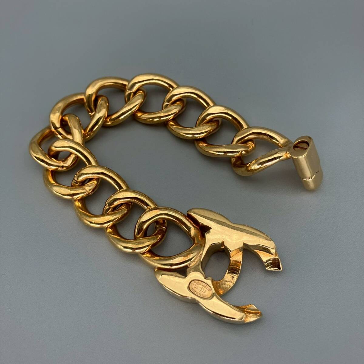 CHANEL (シャネル) ヴィンテージ ココマーク ターンロック ゴールド ブレスレット_画像4