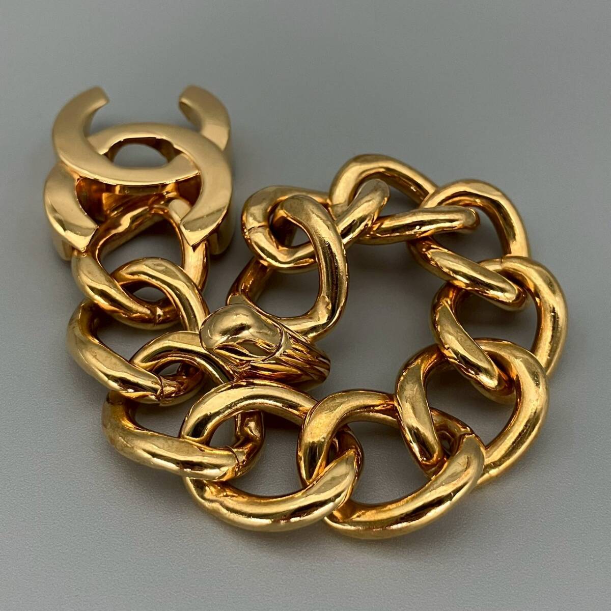 CHANEL (シャネル) ヴィンテージ ココマーク ターンロック ゴールド ブレスレット_画像5