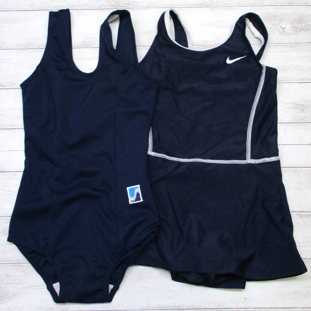 F0141☆競泳水着 女子 120サイズ ジュニア 2枚セット ネイビー 紺黒系 ワンピース スカート 水泳 スイム スイミング プール_画像1