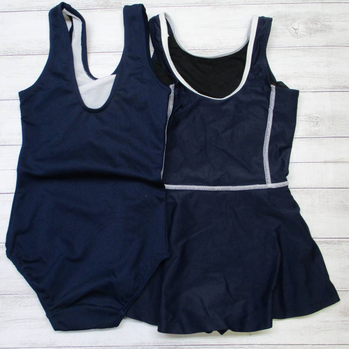 F0141☆競泳水着 女子 120サイズ ジュニア 2枚セット ネイビー 紺黒系 ワンピース スカート 水泳 スイム スイミング プール_画像2