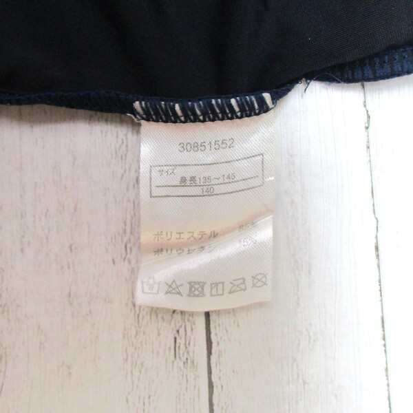 c5862★使用感あり 140サイズ 競泳水着 女子 レディース ジュニア ネイビー 紺黒系 ワンピース つるすべ スカート アイルズ 無地 シンプル_画像7