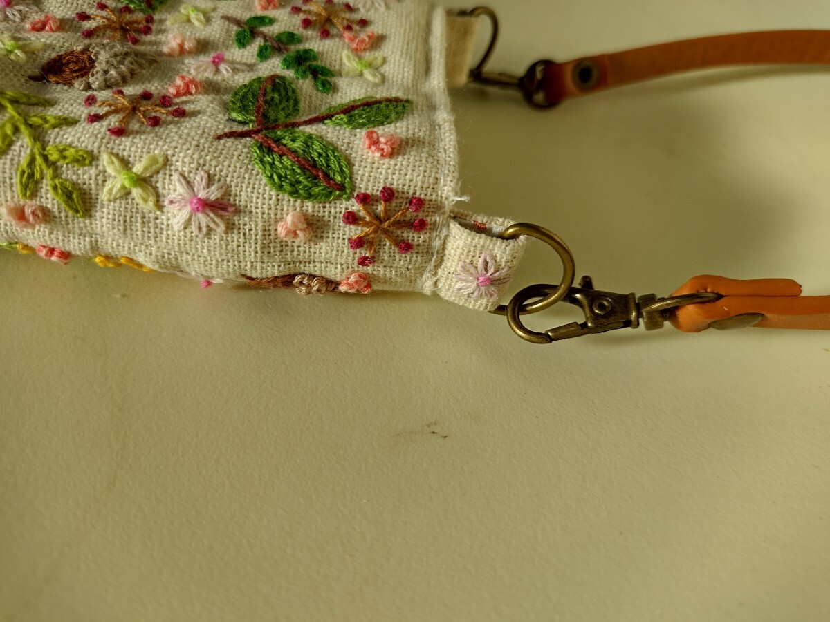 手刺繍 ハンドメイド スマホポーチ スマホケース 眼鏡ケース メガネケース グラスケース 両面 手刺繍 ハリネズミ きのこ どんぐり_画像10