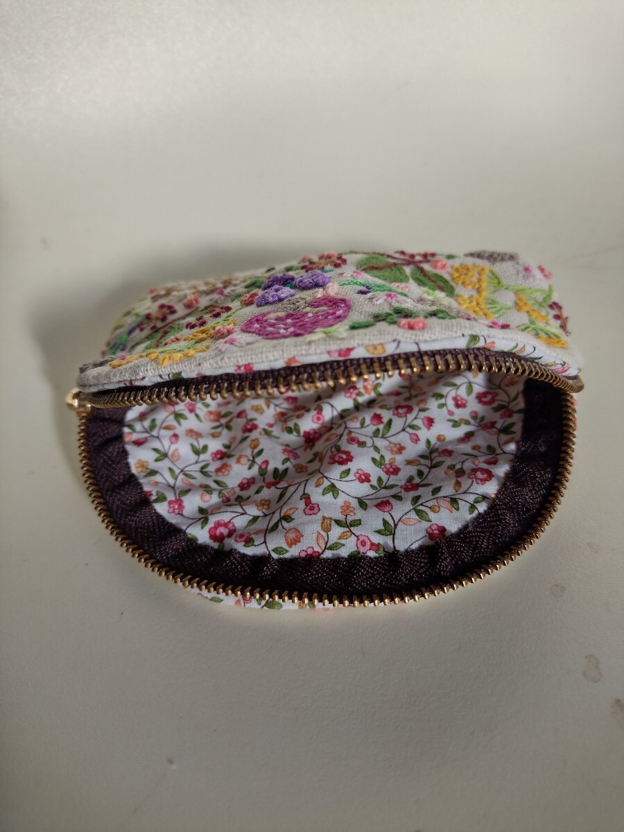 ハンドメイド　小物入れ　おむすびポーチ　両面手刺繍　コインケース　 きのこ　秋　 刺繍ポーチ　ハリネズミ　 小銭入れ_画像8