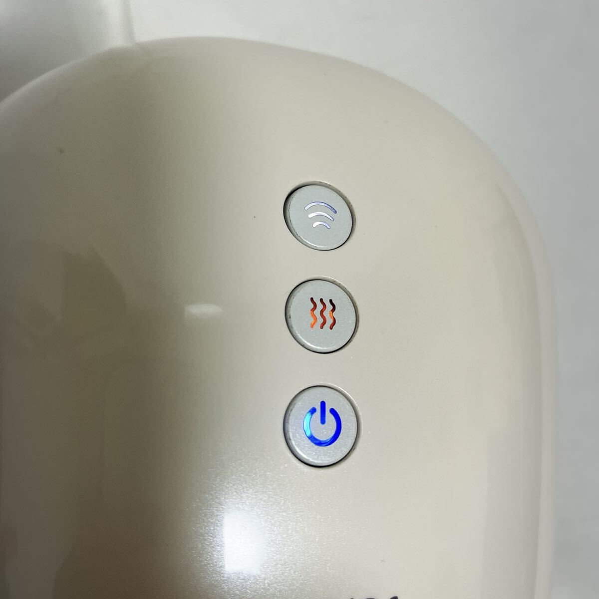 送料無料！Lourde ルルド ハンドケア ハンドマッサージャー ハンディマッサージ ヒーター付 AX-HXL180 家庭用 ホワイト_画像3