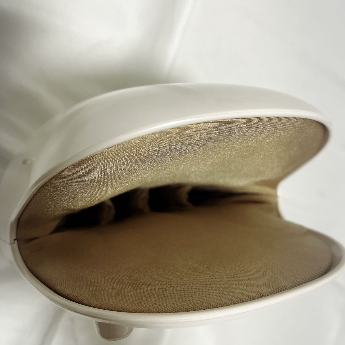 送料無料！Lourde ルルド ハンドケア ハンドマッサージャー ハンディマッサージ ヒーター付 AX-HXL180 家庭用 ホワイト_画像4