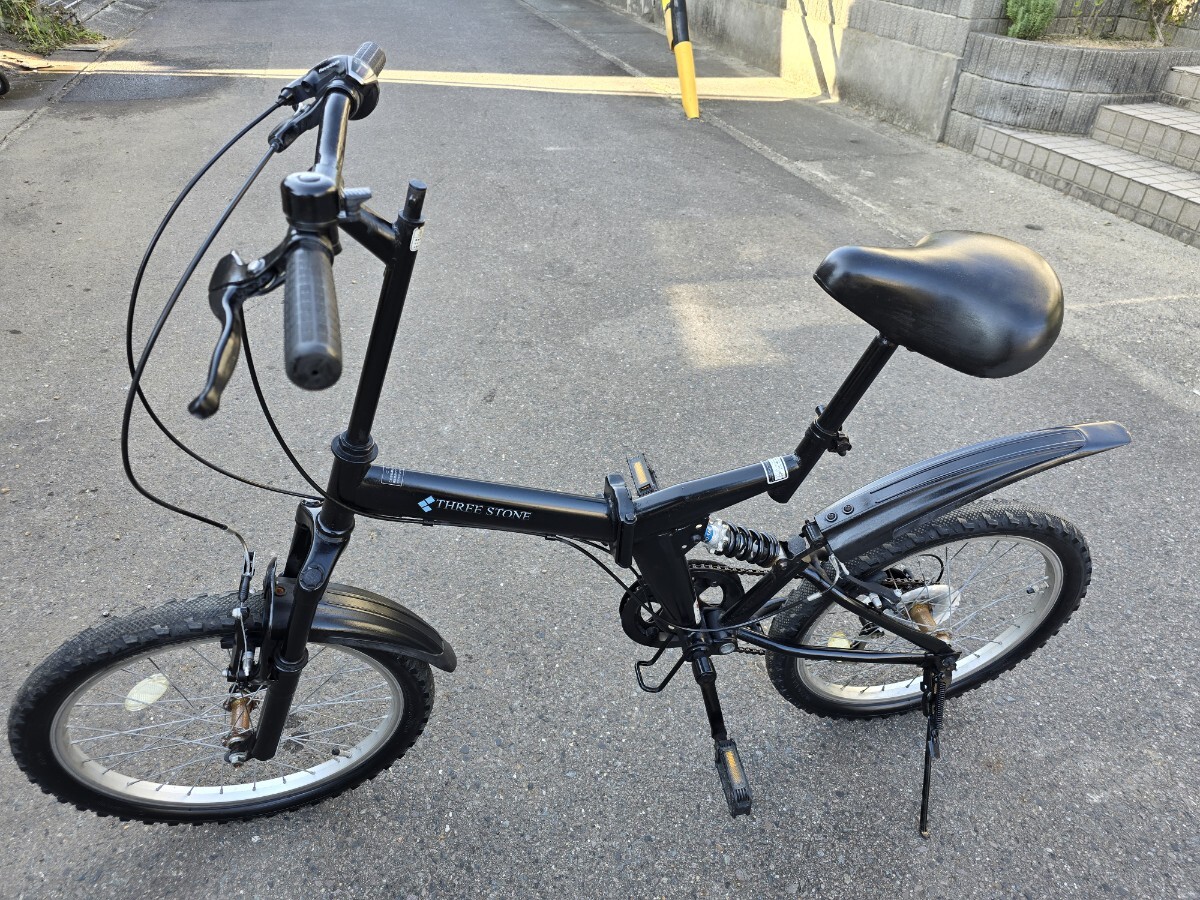 THREE STONE 折りたたみ自転車 BLACK 20インチ 6ギア タイヤ太め20X2.0 サスペンション付 おしゃれ かっこいい スリーストーン _画像2