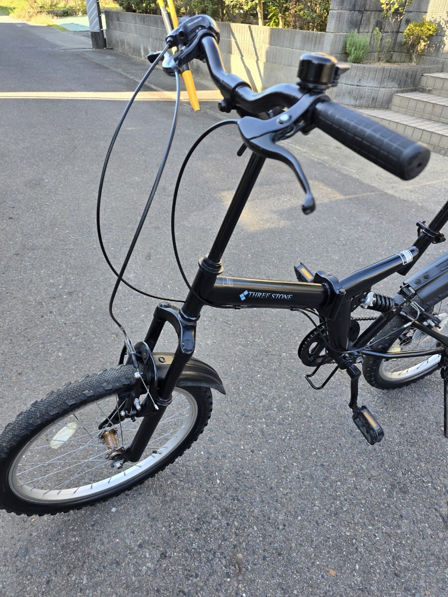 THREE STONE 折りたたみ自転車 BLACK 20インチ 6ギア タイヤ太め20X2.0 サスペンション付 おしゃれ かっこいい スリーストーン _画像4