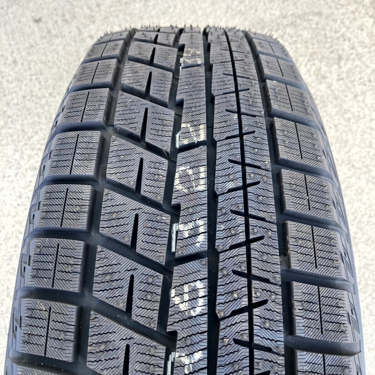 送料無料 新品 165/55R14 72Q 冬タイヤ 4本セット 165/55/14 YOKOHAMA iceGUARD6 iG60 2024年 屋内保管 165/55r14 (OC0002.8)_画像2
