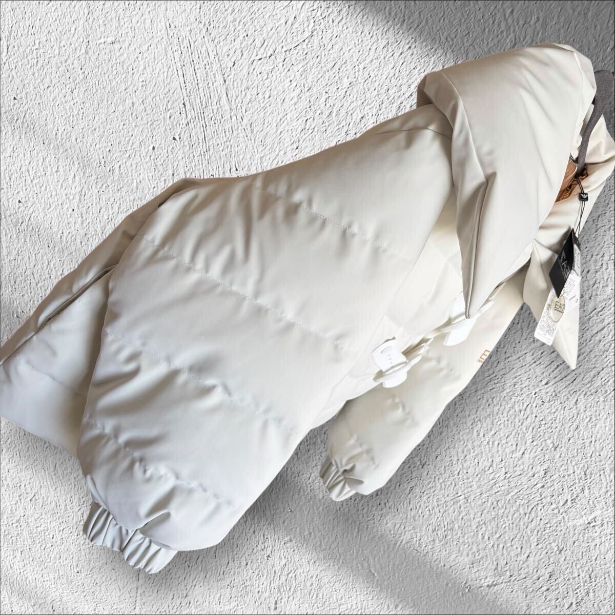 新品タグ付近年 ARMANI ビックカラー 女優襟 ショート丈 肉厚極暖ボリューム◎めちゃ可愛ゆるオーバーサイズ ダウンジャケット アルマーニ_画像4