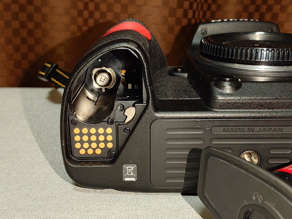  прекрасный товар NikonF6 ( один владелец, в подарок есть )