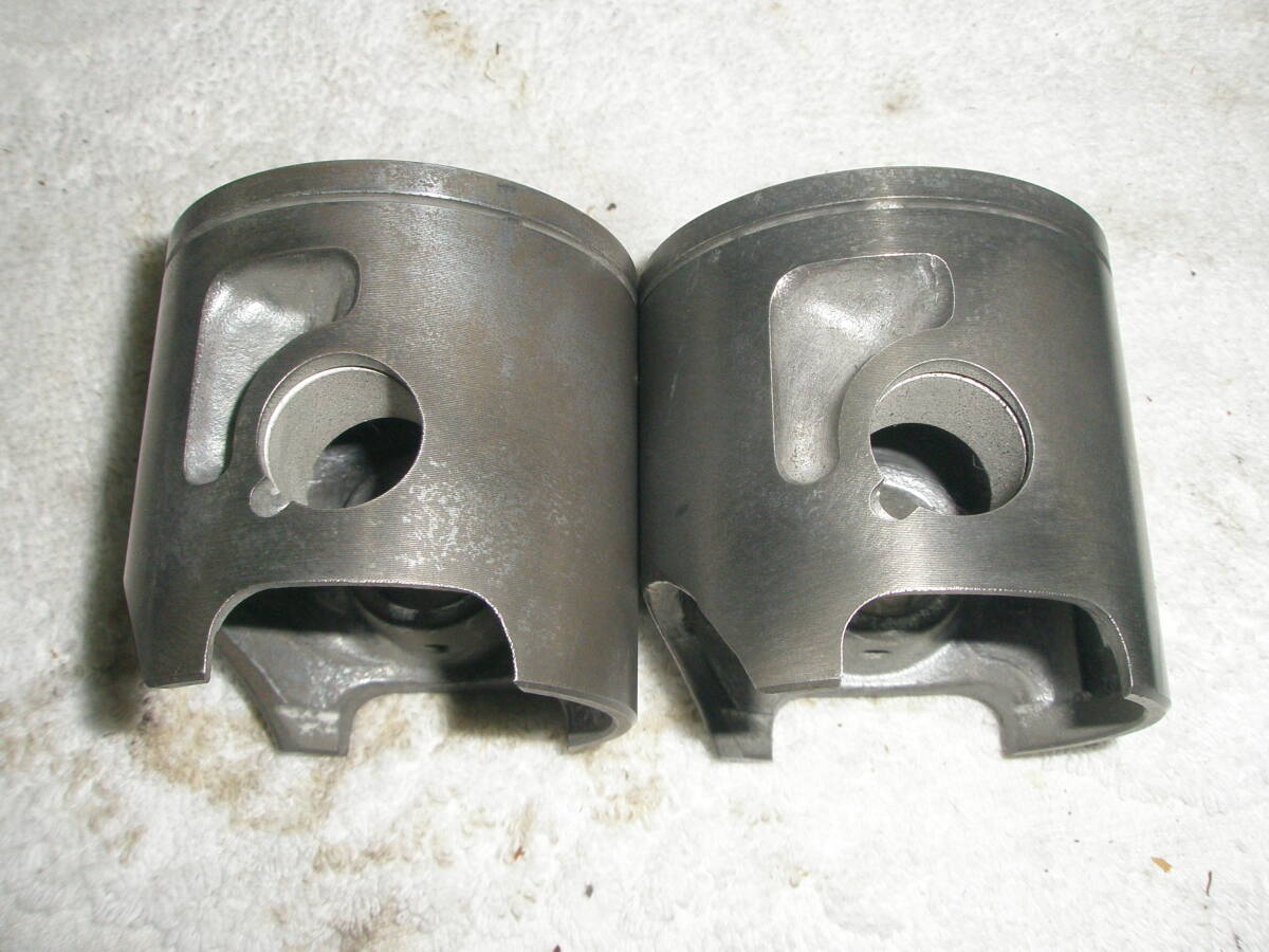 車種不明　ボア約56ミリ　ピストン2個セット　リング溝は1本です。2スト用　かなり古い物です。_画像5