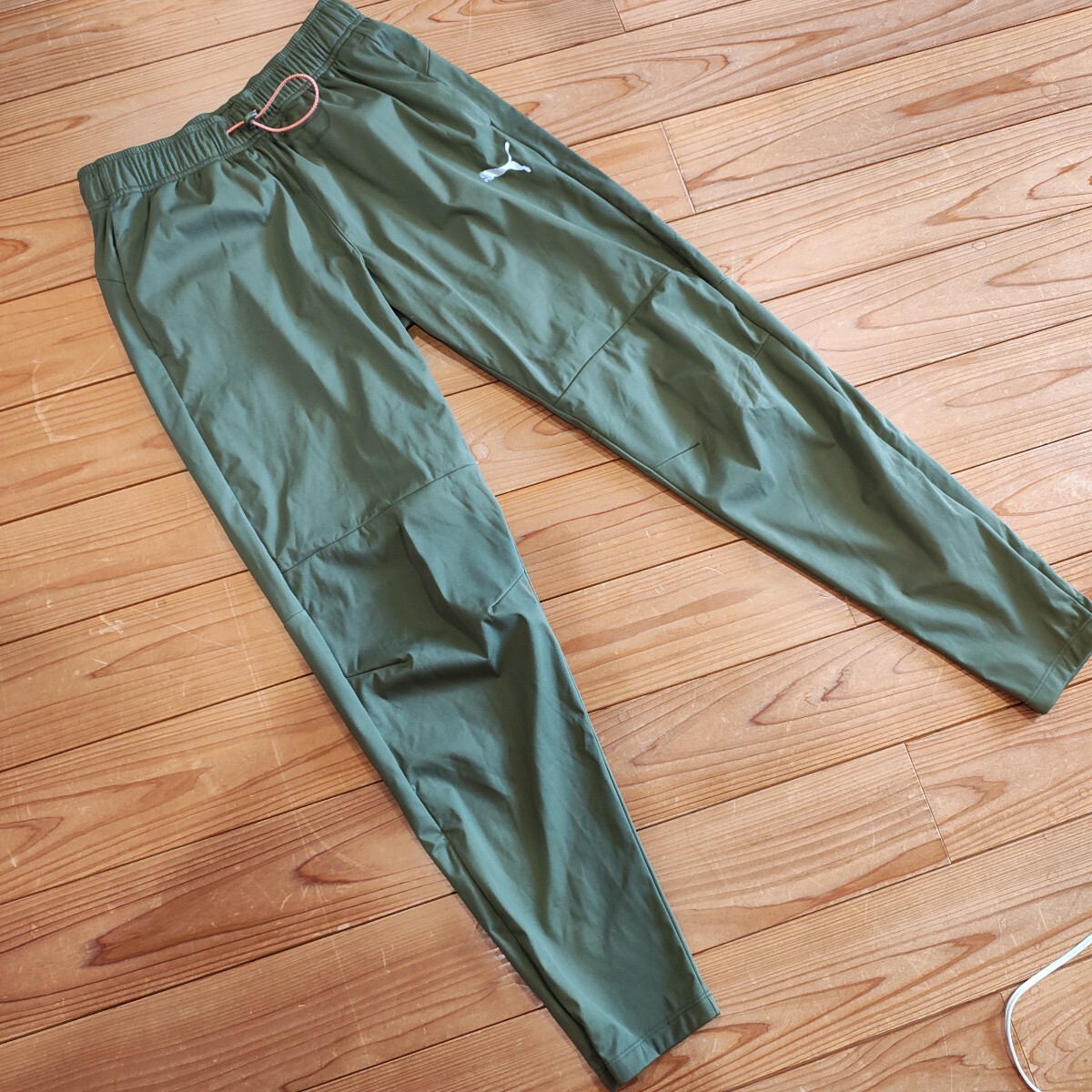 新品　プーマ　PUMA　防寒　ストレッチパンツ　M　シャカパン　 ジョガーパンツ カーキ_画像1