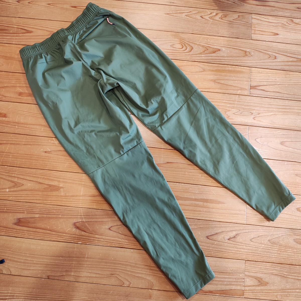 新品　プーマ　PUMA　防寒　ストレッチパンツ　M　シャカパン　 ジョガーパンツ カーキ_画像2