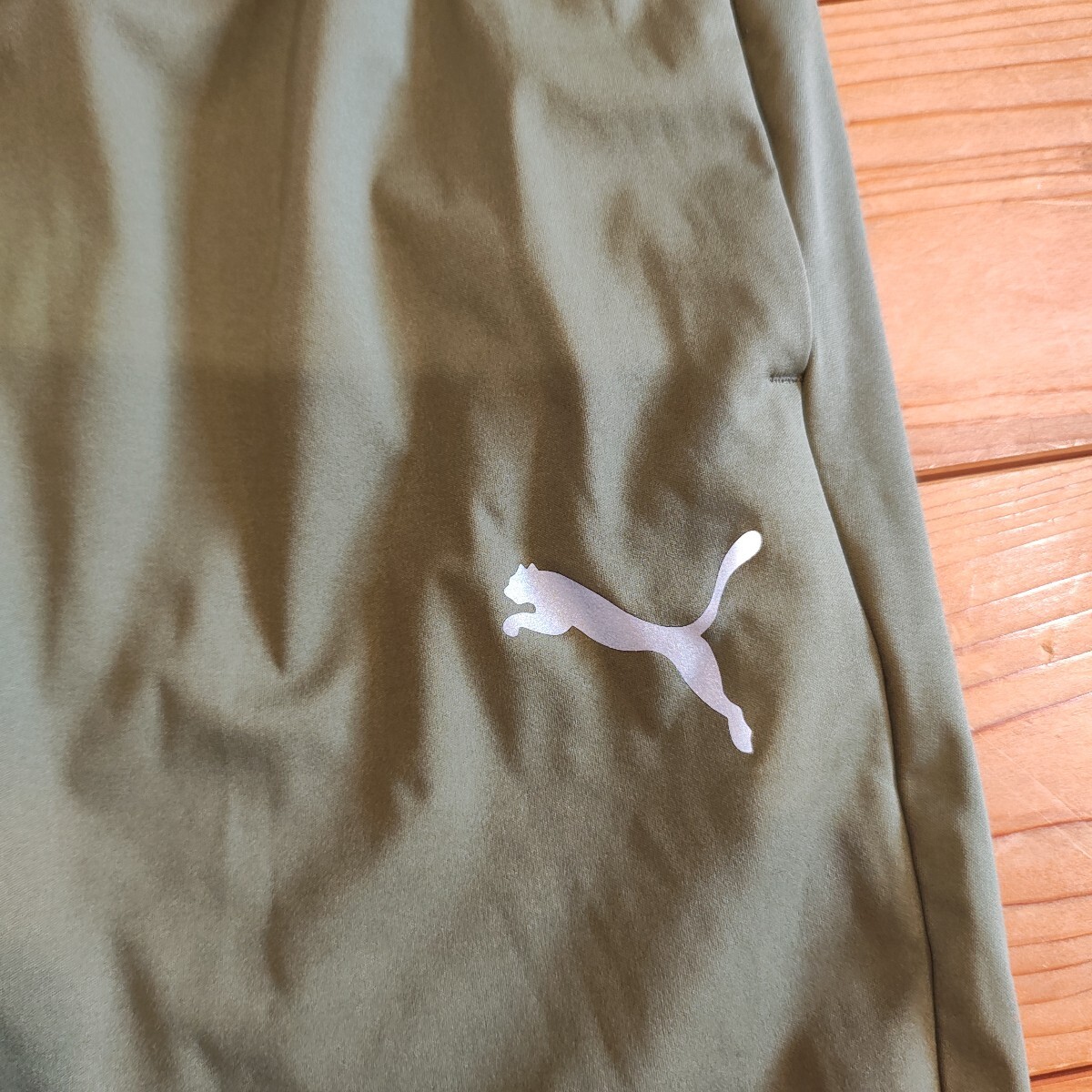 新品　プーマ　PUMA　防寒　ストレッチパンツ　M　シャカパン　 ジョガーパンツ カーキ_画像3