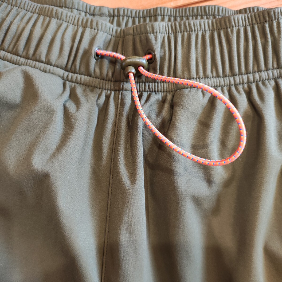 新品　プーマ　PUMA　防寒　ストレッチパンツ　M　シャカパン　 ジョガーパンツ カーキ_画像4