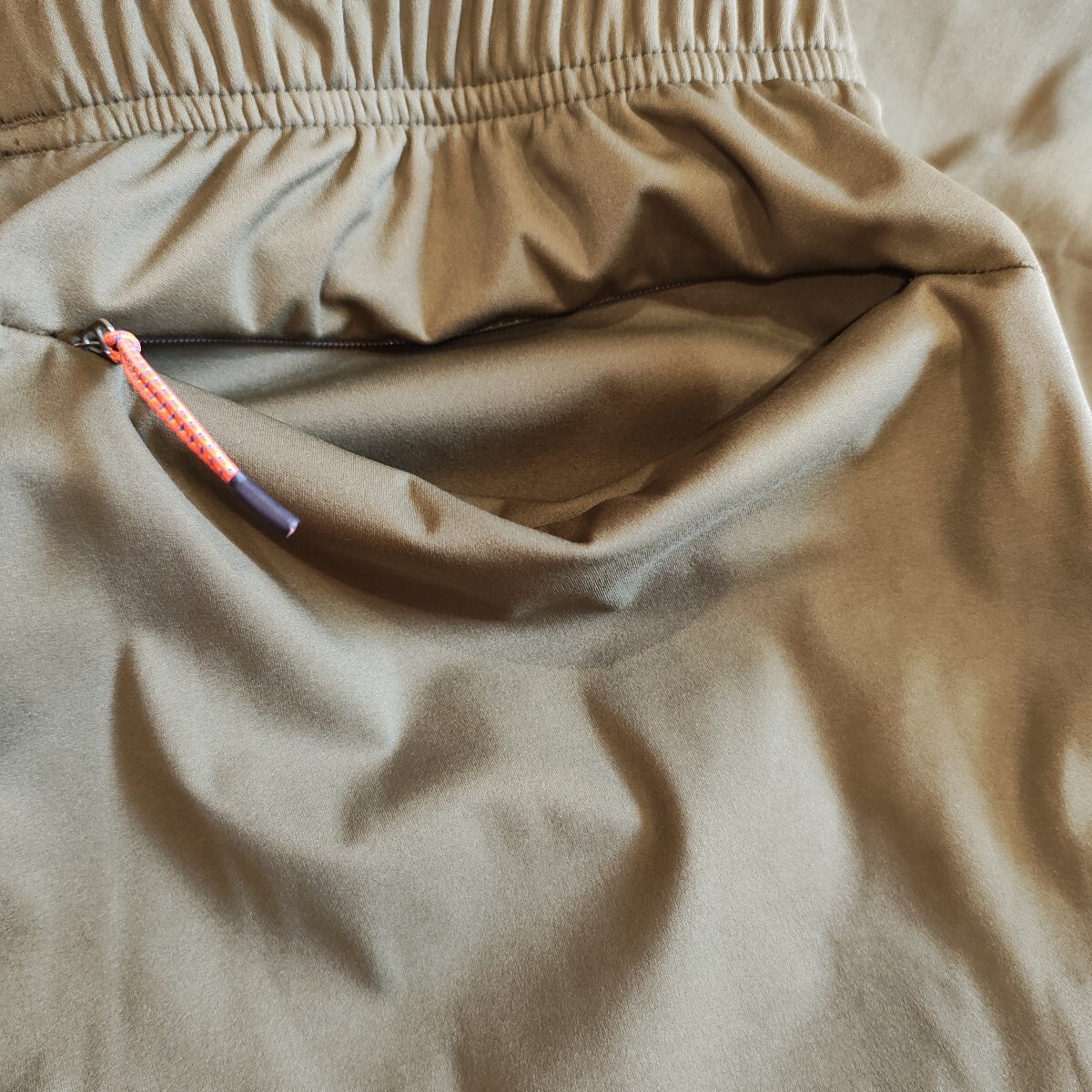 新品　プーマ　PUMA　防寒　ストレッチパンツ　M　シャカパン　 ジョガーパンツ カーキ_画像6