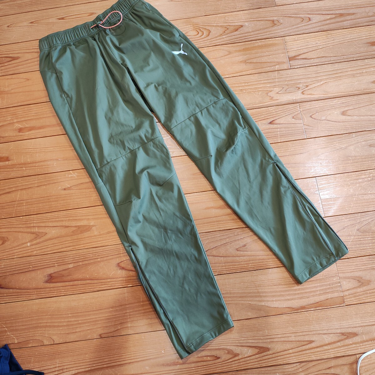 新品　プーマ　PUMA　防寒　ストレッチパンツ　M　シャカパン　 ジョガーパンツ カーキ_画像9