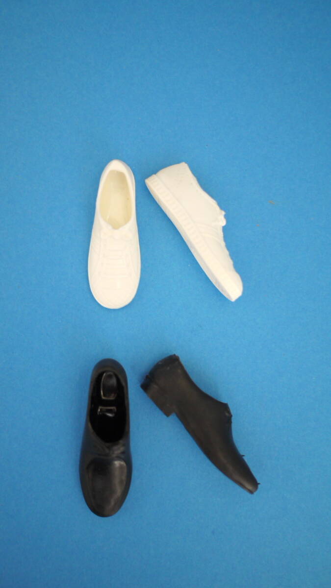 No Doll 043* ヴィンテージ　ケン　オリジナル　ドレスシューズ黒＋スニーカー JAPAN刻印＊ ニアミント_画像2