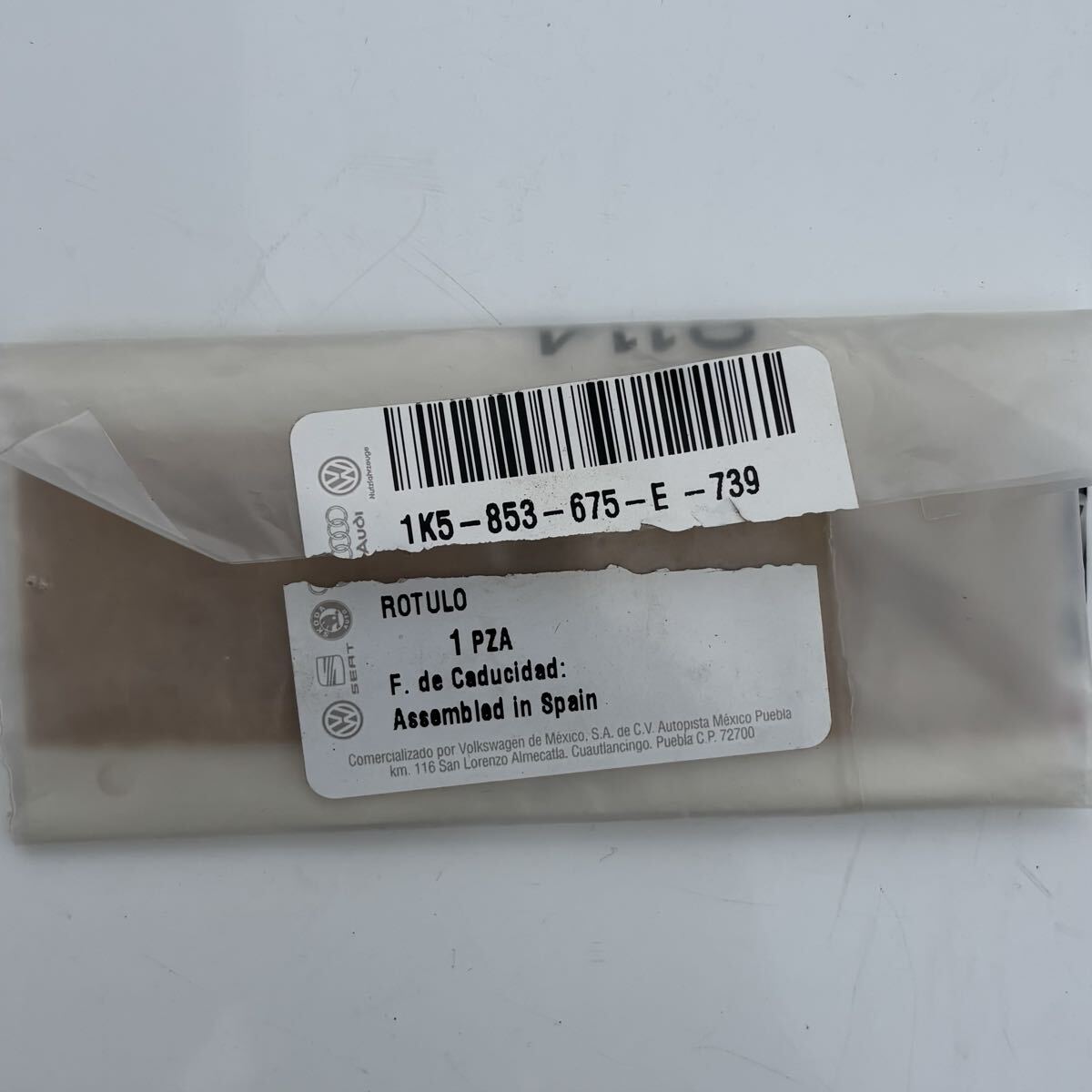 VW US 純正パーツ　mk5　ラビット　GLI リヤエンブレム　新品_画像2