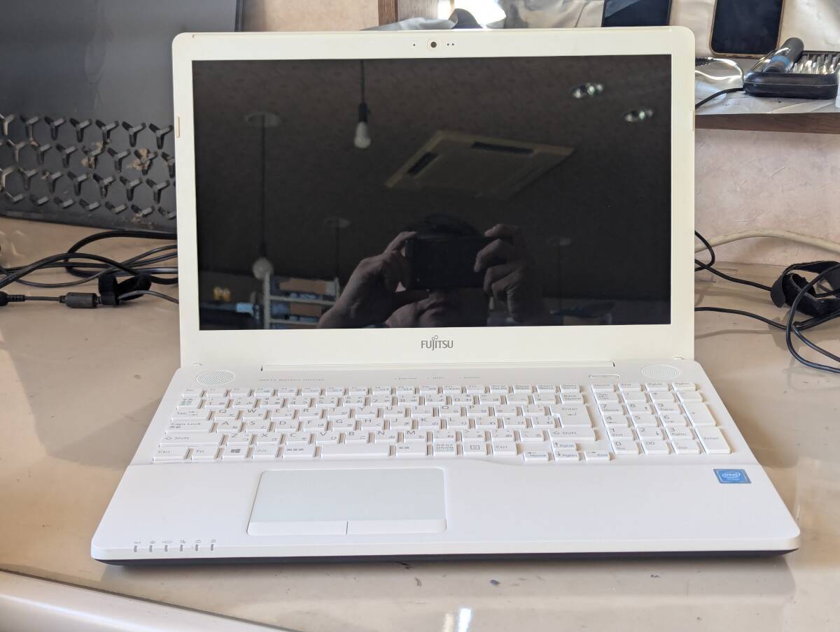 FUJITSU LIFEBOOK AH42/Y FMVA08021P ノートパソコン WIN10/4GB/1000GB バッテリ駆動 (残1時間表示) 本体のみ 202507140826_画像1