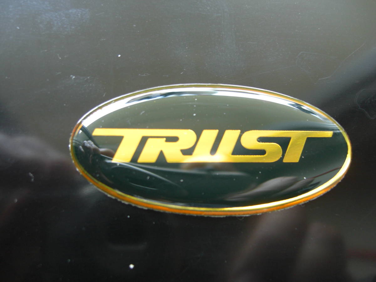 ★　８７年 当時物　トラスト！ エンブレム！黒色・白色 /各１枚1セット/新品/送料110円_画像1