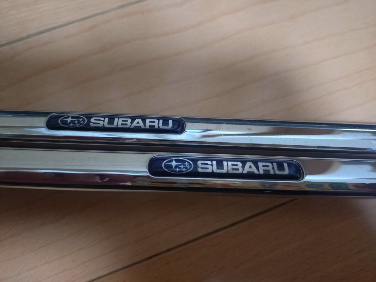 スバル　純正　ナンバーフレーム　メッキ　２枚セット　中古_画像1
