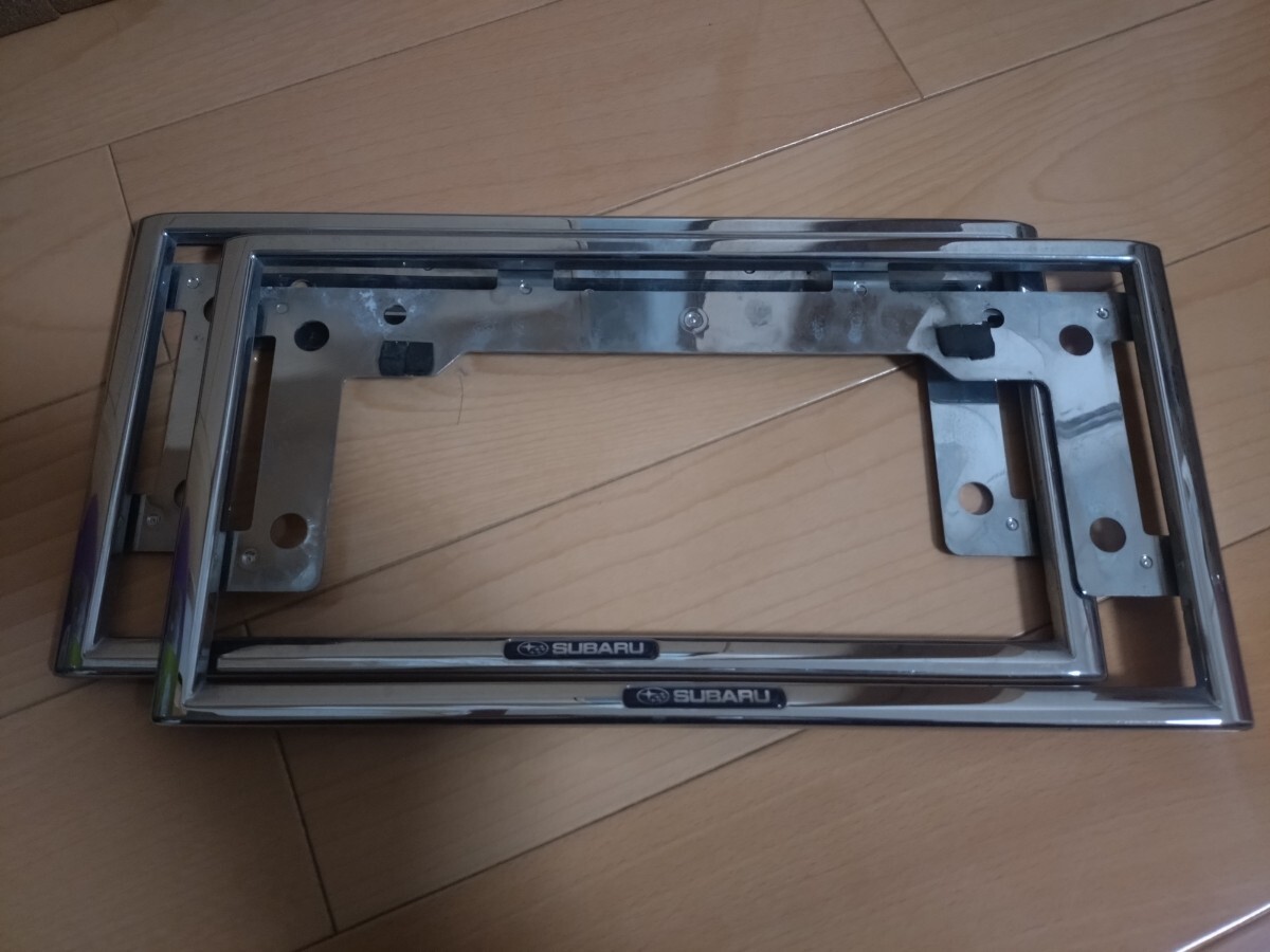 スバル　純正　ナンバーフレーム　メッキ　２枚セット　中古_画像2