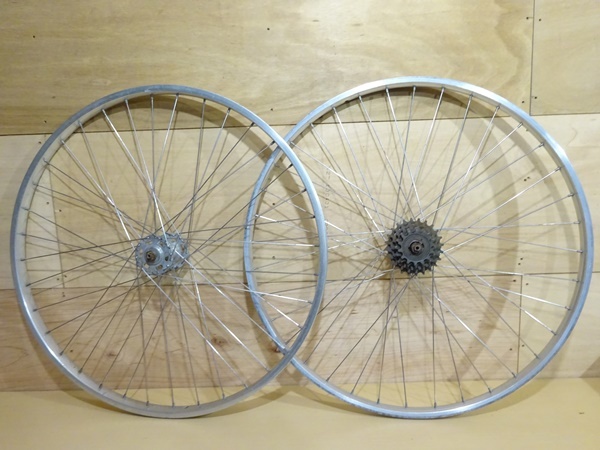 ▲アラヤ ランドナー用 ホイール前後セット 26×1-3/8 シマノ前後ラージハブ 回転抵抗あり サンツアー5段フリー付き 14-24T▲2980_画像1