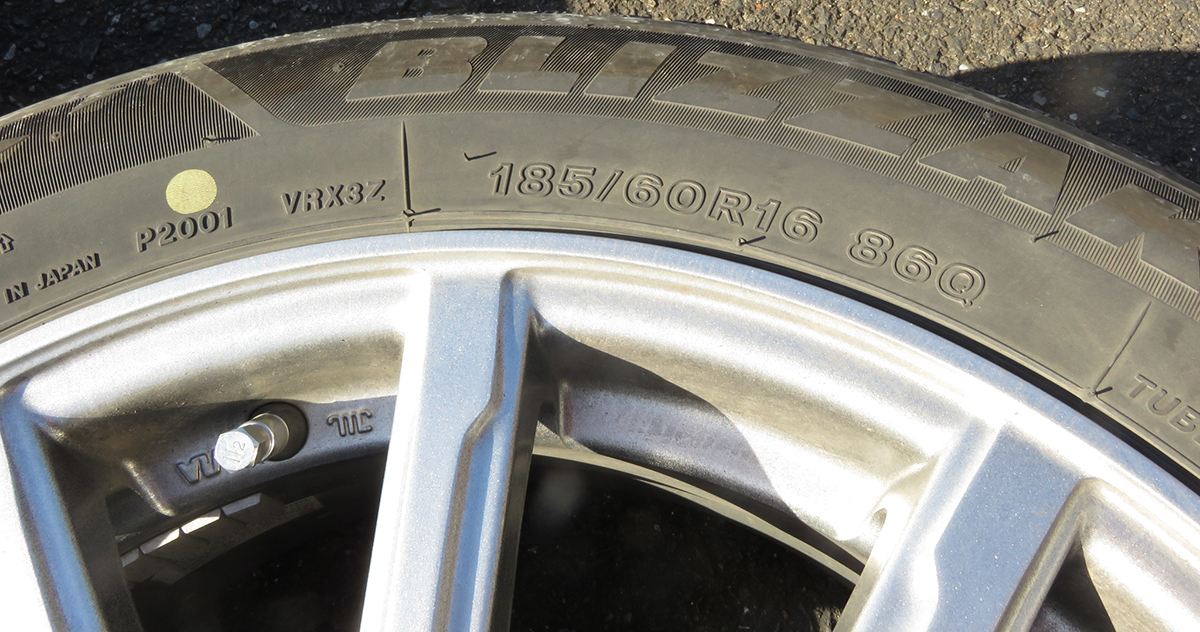 【中古】 フィット e：HEV BLIZZAK DM-Z3 １８５／６０Ｒ１６ ８６Ｑ アルミホイール：4穴タイプ・専用キャップボルト付き 4本セット_画像2