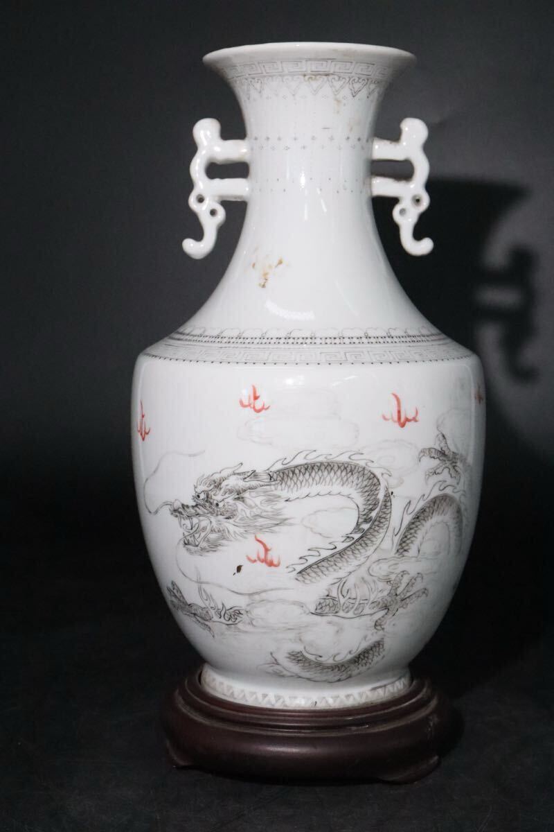 中国　色絵・　墨彩　在銘　龍図　花瓶　木製台座付/　中国美術　花入　壺　煎茶道具　.B1336_画像2