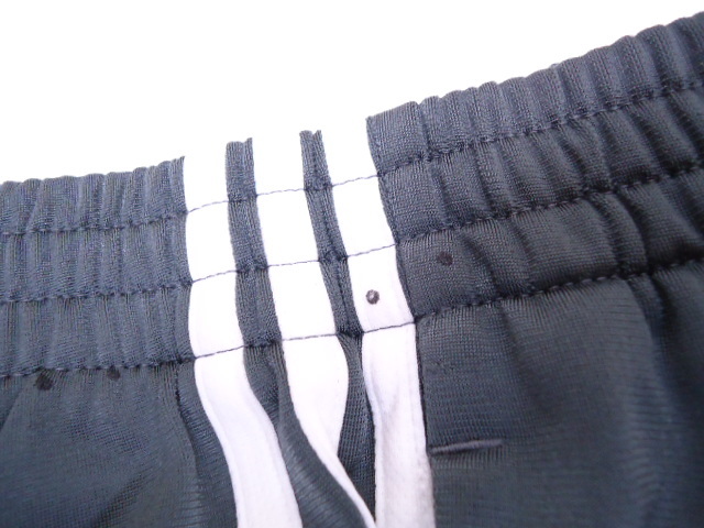 【KCM】Z-adi-21-2s-140★展示品★【adidas/アディダス】ジュニア ジャージ 上下セット FTN25-FM5724 グレーシックス/ホワイト 140_画像3