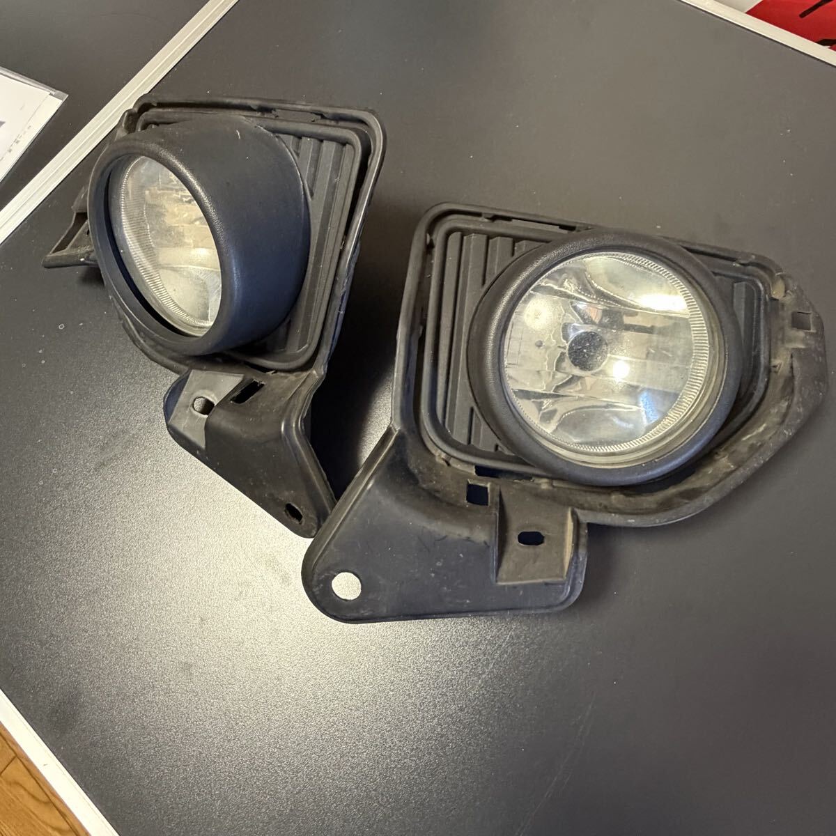 トヨタ ハイエース フォグランプ バルブなし 中古 _画像1