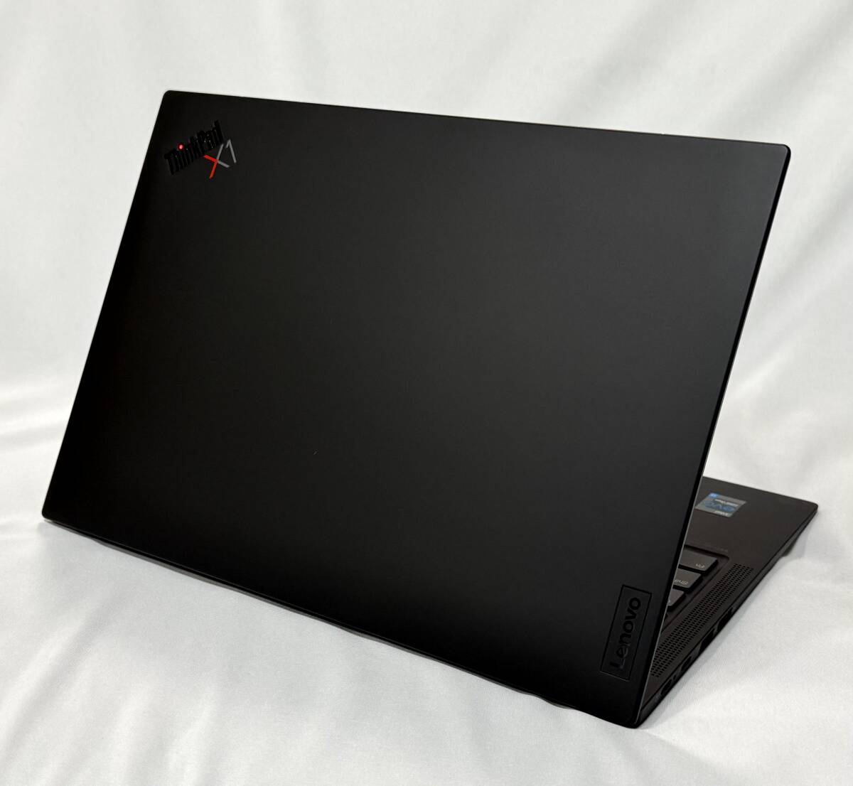 高性能 ThinkPad X1 Carbon Gen 9 LTE 付き- MS Office 2021 - CPU i7 / MEM 32GB / SSD 1TB / LCD 4K 3840x2400 / 顔認証カメラ_画像3