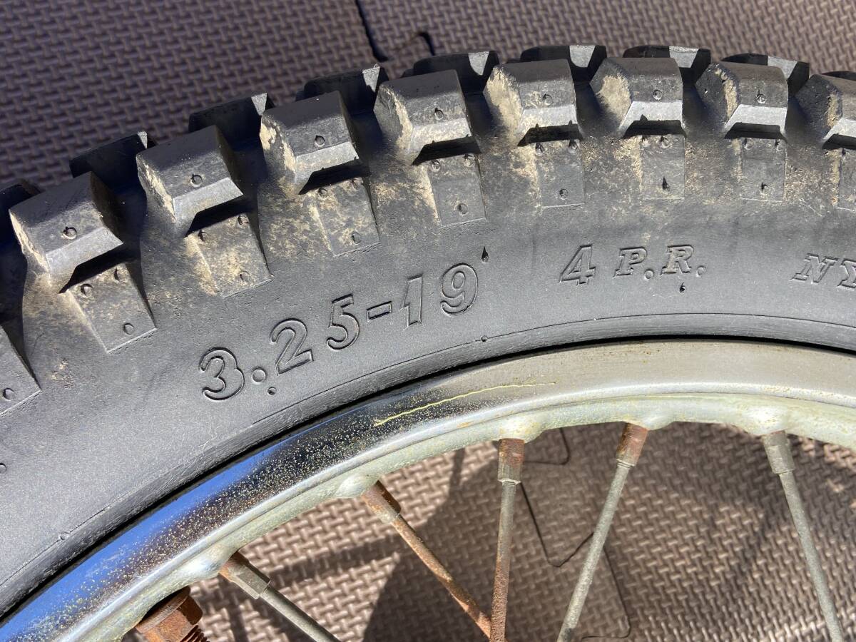 希少 当時物 DT250 DT1 DT1F 純正 フロント ホイール TAKASAGO製 160Ax19 1.60x19 3.25-19 絶版 旧車 タイヤ付 フロント ホイル　_画像6