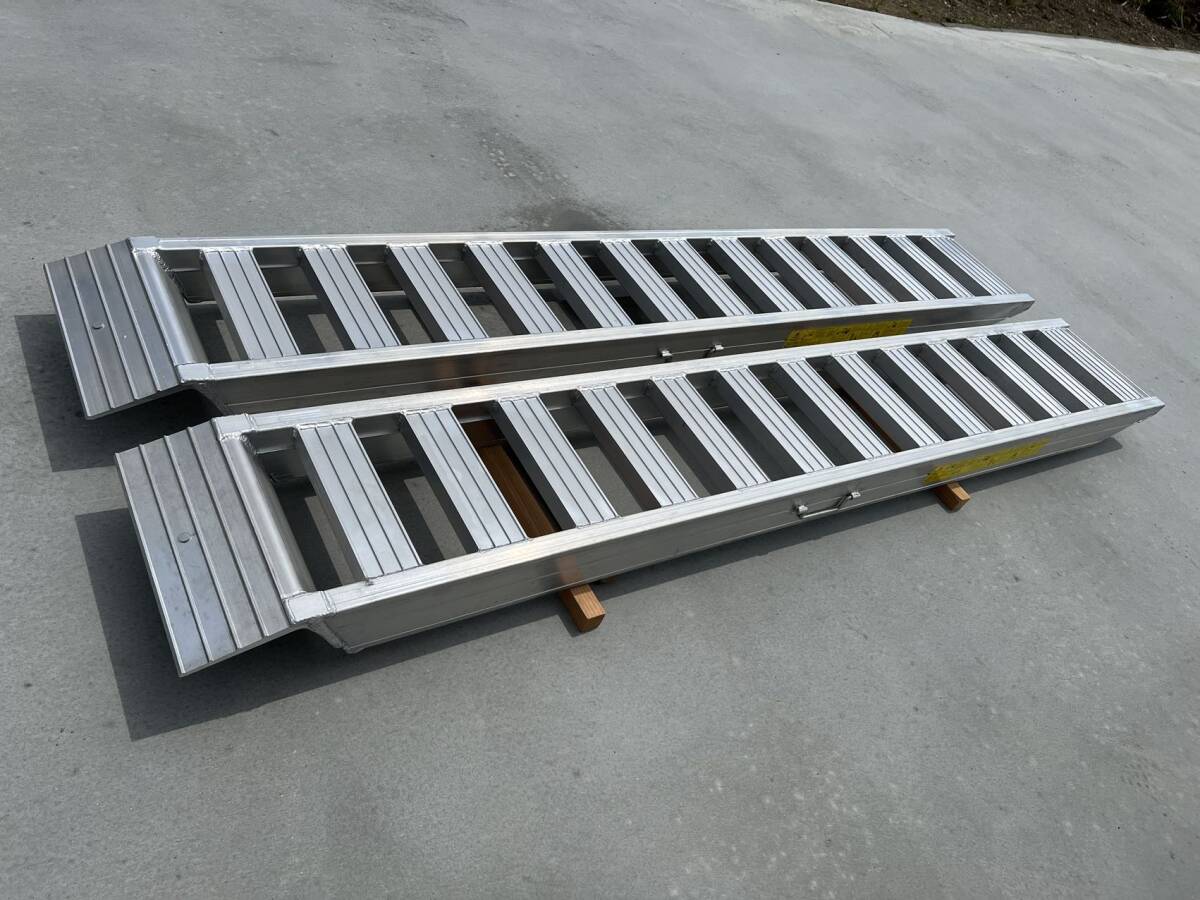 全長4m取っ手付 20cmベロ アルミブリッジ 重機対応 5トン(2本) キャタピラ/ アルミラダー ショベル ミニユンボ ゴムクローラー リフト用_画像9