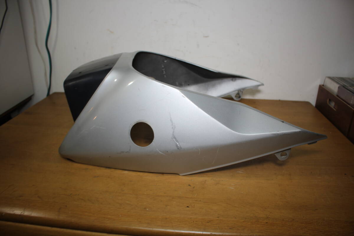 送料 ¥1500 SUZUKI スズキ GSX250S GSX400S GJ76A GK77A どちらか 不明 カタナ KATANA カタナ アッパー カウル フロントカウル 塗装用_画像6