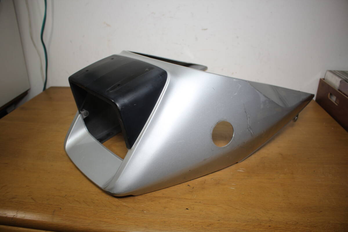 送料 ¥1500 SUZUKI スズキ GSX250S GSX400S GJ76A GK77A どちらか 不明 カタナ KATANA カタナ アッパー カウル フロントカウル 塗装用_画像2