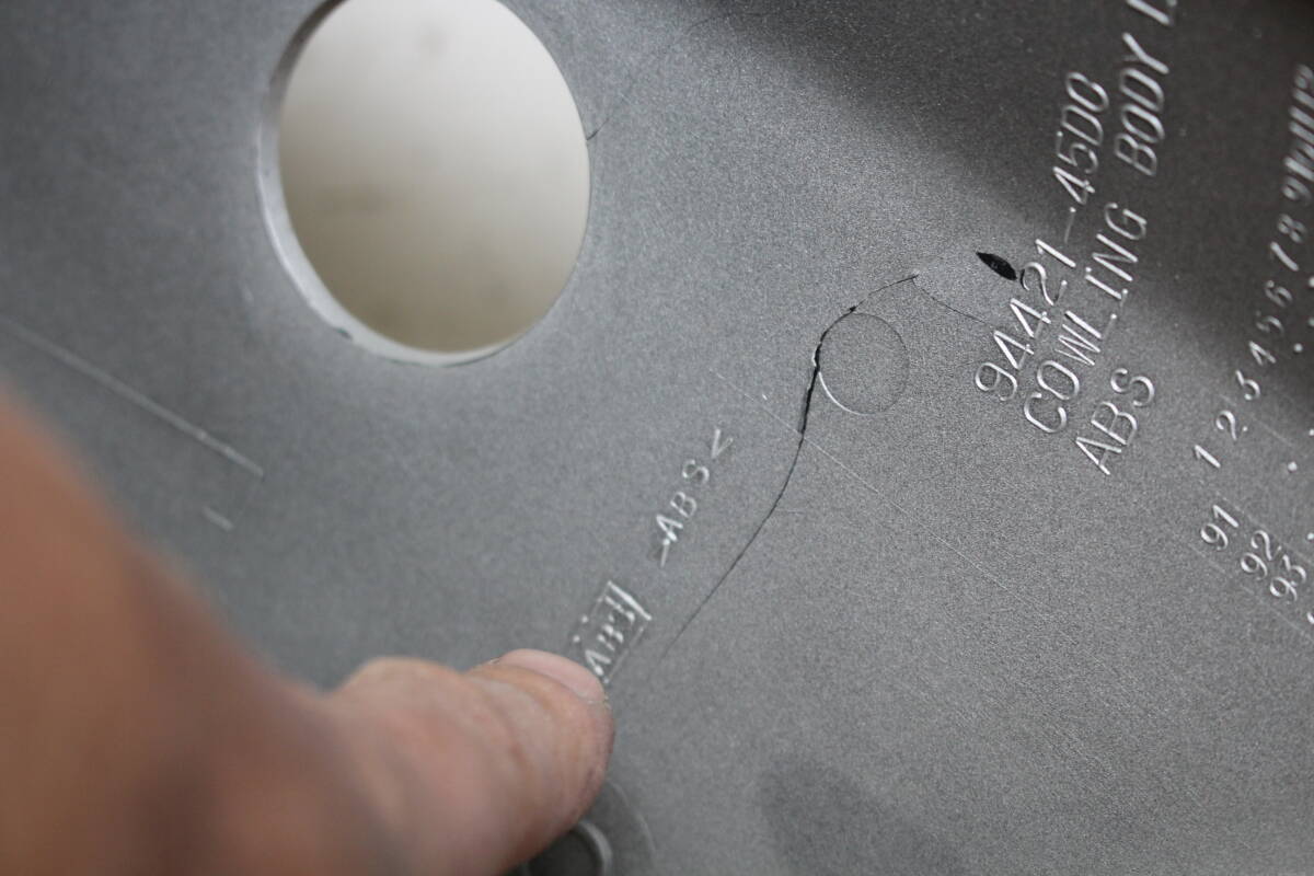 送料 ¥1500 SUZUKI スズキ GSX250S GSX400S GJ76A GK77A どちらか 不明 カタナ KATANA カタナ アッパー カウル フロントカウル 塗装用_画像9