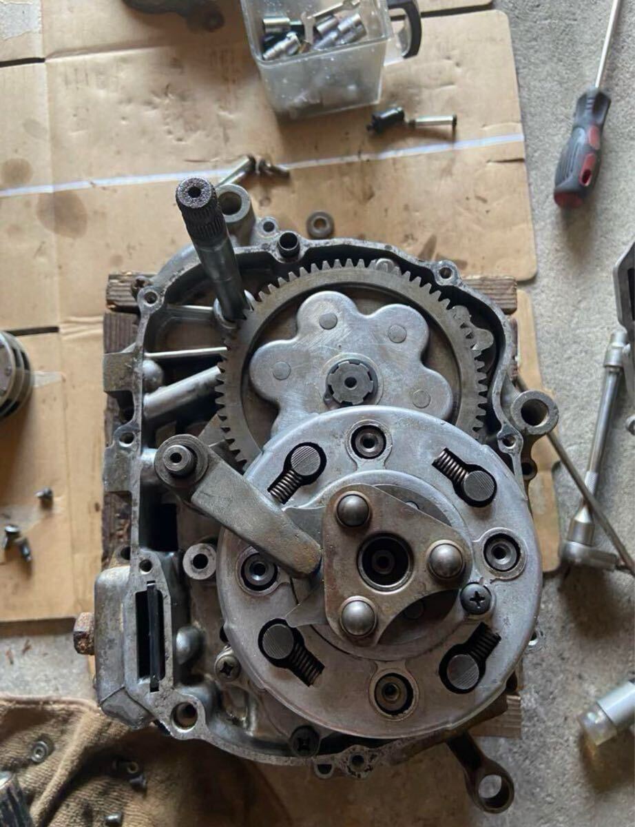 CT90 двигатель поясница внизу 